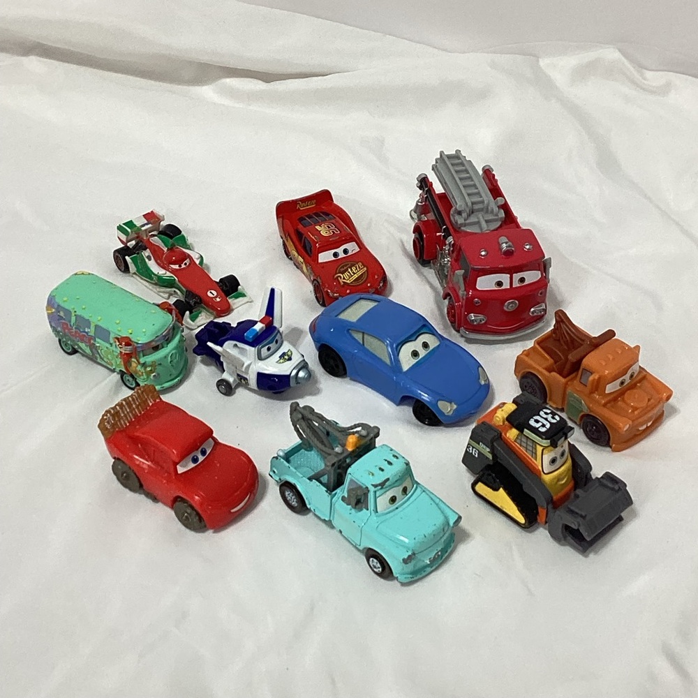 Disney Cars Movie Cars Lot lightning McQueen Mater Fillmore VW Francesco
Lot AA - Picture 2 of 8